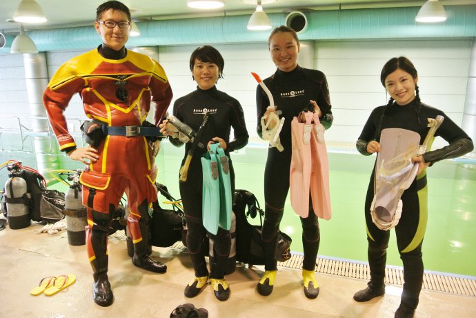 ３名の女子学生が『潜水本舗　海族』さんの体験ダイビングに挑戦！