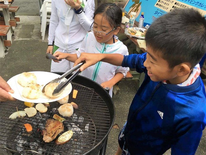 BBQなども基本的には子ども主体で火起こししたり、食材を焼いたり