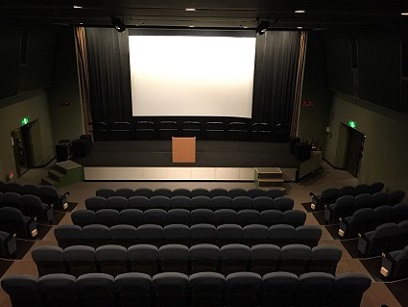第1回ところざわ学生映画祭の企画が通った時に、映写室からスクリーンを撮影。