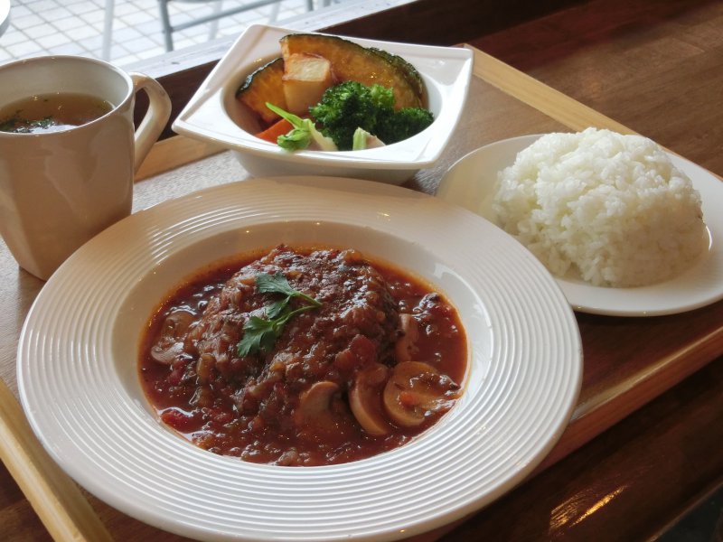 「エコトコ煮込みハンバーグ　温野菜添え」￥1180
