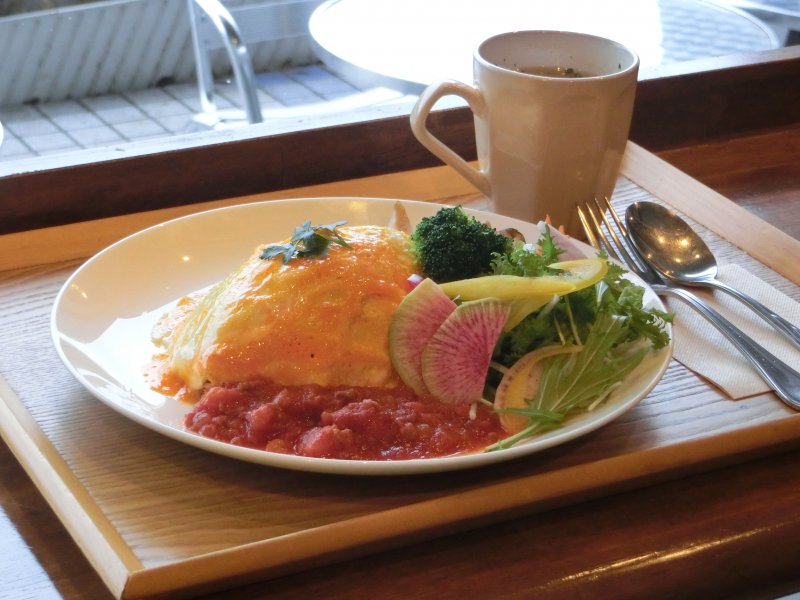 「所沢・新藤養鶏場のオムライス」￥950