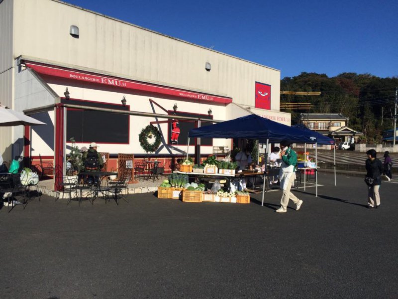 東所沢の本郷にあるエミュウ本店でイベント開催中です。 フリマ、野菜直売、綿あめ、豚汁、シュークリーム詰め放題などなど、お得がいっぱいです。是非お越し下さい。