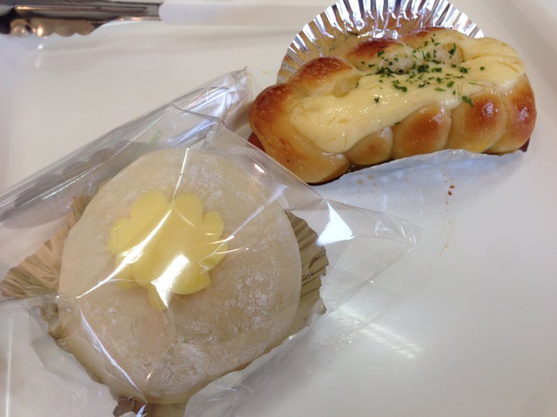 左）赤ちゃんのおしり　　右）フランクぼうや