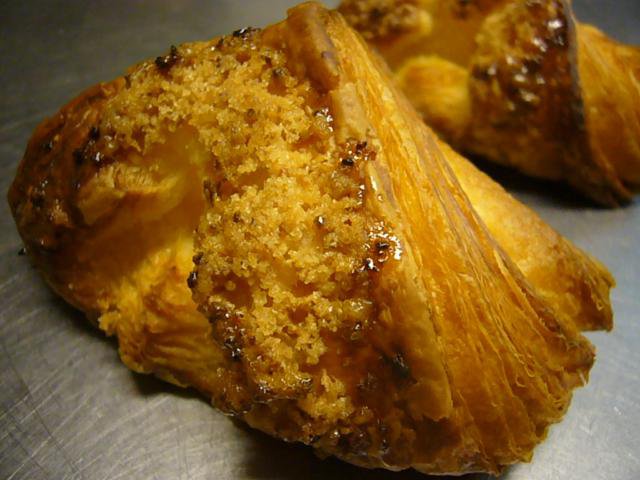 檸檬-れもん-　￥240　/　国産れもんを見つけた時に、ジャムを作っています。こくのあるクリームチーズと、とてもよく合います。ザクザクするれもん砂糖の食感も楽しんでくださいね。　