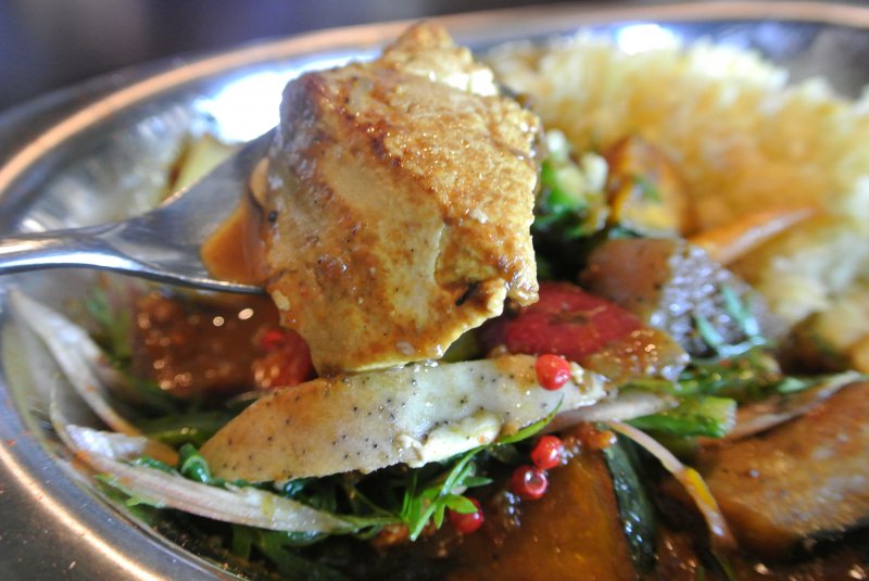 10月７日（水）の野菜カレー　野菜を食べていると豆腐が出てきました！