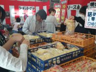 詰め放題の様子