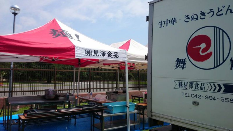 入間基地の納涼祭♪ ( ^-^)ノ∠※。.:*:・'°☆ 見澤食品は今年も参加させていただきます(｀◇´)ゞ 今日は前日設営準備を炎天下の中、社長とやってます