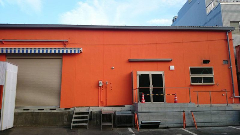 オレンジの建物の中で、いつもの生麺の販売を行います♪♪ヽ(´▽｀)/