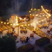 【SATOYAMA TAKIBI NIGHT】
自然豊かな里山で、生演奏と季節のグリル料理が楽しめる期間限定プログラムを開催。（2025年は4〜11月開催）
ゆれる炎を眺めながら極上のリラックスタイムをお楽しみください。