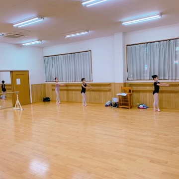 ジュニアクラスのバーレッスン