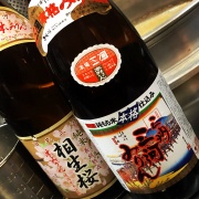 2種の三河味醂を使用。本味醂にこだわり最高品質の長期熟成物を使用しています。三州三河みりん。相生桜みりん。