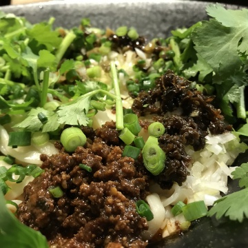 四川炸醤麺　　　　　　　　　　　（ジャージャーメン）　　900円