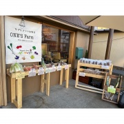 店舗併設のオーガニックマーケット。
無農薬・無添加に拘ったラインナップの充実♪
ランチで使用されているお野菜もお買い求めいただけます。

