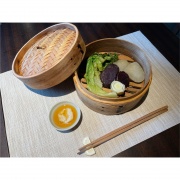 店舗併設 野菜直売所 ONE‘S Farmでお買い求め頂いたお野菜は、その場で せいろ蒸しのサービスもご利用頂けます。